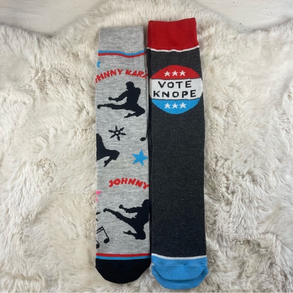 NWOT Parks and Rec Mens Vote Knope Socks 8-12 - Picture 3 of 3